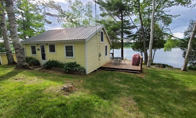 Dexter Cabina | Waterfront Cabin on Quiet Lake