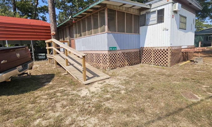 Negreet Cabina | Waterfront Cabin on Toledo Bend Lake - minutes from the water.