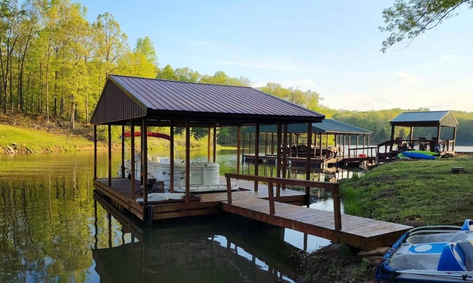 Ozark Cabina | Waterfront cabin on the beautiful Lake of Egypt!