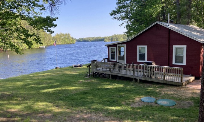 South Sanford Cabina | Waterfront cabin with 200 ft of flat waterfont
