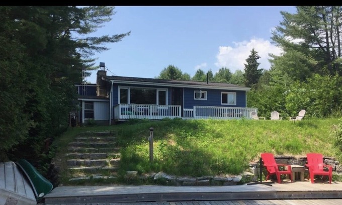 Minden Hills Cabina | Waterfront Cabin with Hot Tub
