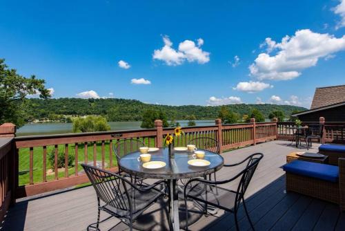 Warsaw Casa | Waterfront Cabin With A View, Large Family Retreat, Pet Friendly