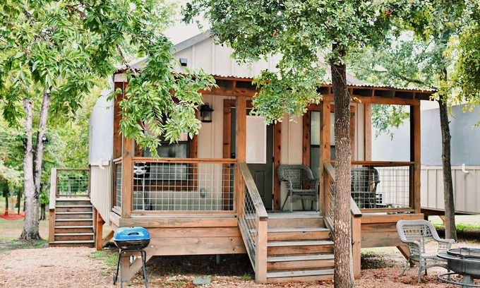 Seguin Cabina | Waterfront Cabin with Kayaking, Paddle boarding, Pool, Hot Tub & more! - SG10