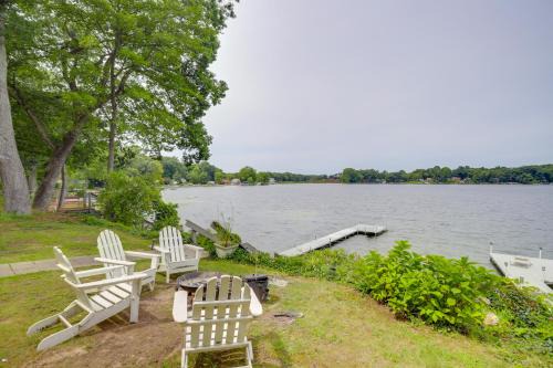 Sister Lakes Casa | Waterfront Cable Lake Cabin with Grill!