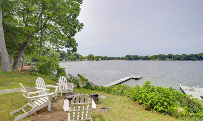 Sister Lakes Cabina | Waterfront Cable Lake Cabin w/ Grill!