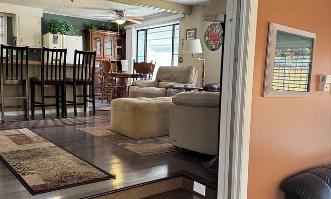 Indian Harbor Estates Casa | Lagoon Cottage-Fisherman's Paradise 2bd / 2 baños con muelle de 25 pies