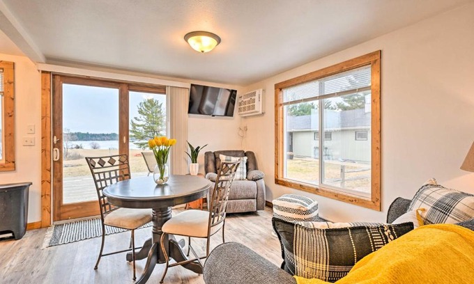 Arkdale Casa | Waterfront Castle Rock Lake Cabin with Deck and Grill