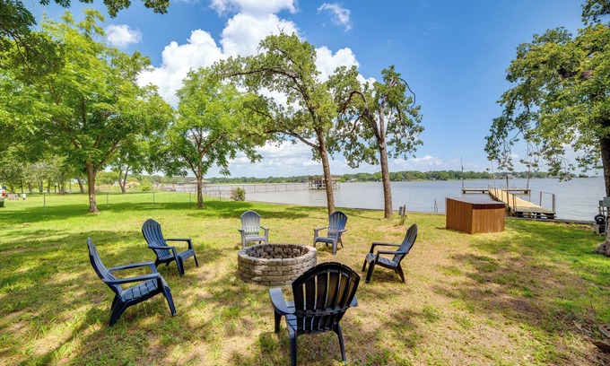 Seven Points Casa | Waterfront Cedar Creek Lake Gem: Near Marina!
