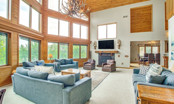 Day Cabina | Waterfront Central Wisconsin Cabin w/ Indoor Pool!