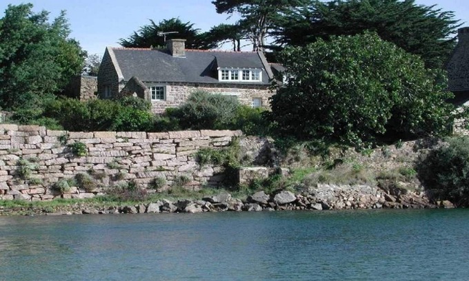 Le Ru Casa | Waterfront charm and authenticity! Rated 3 stars.