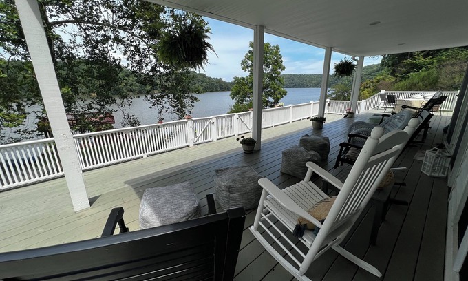 Hiwassee Casa | Waterfront Claytor Escape Lodge -Stunning Views