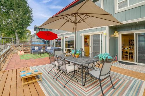 Upper Lake Casa | Waterfront Clear Lake Home with Game Room and Deck!