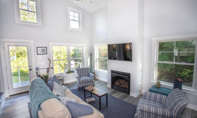 Kennebunk Casa | Waterfront Coastal Cottage in Kennebunk, Maine