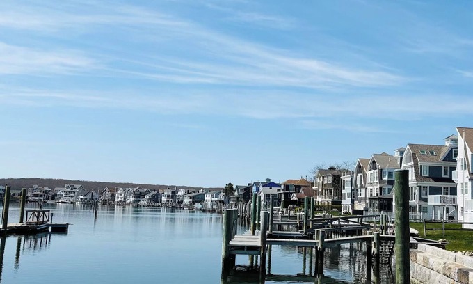 Mystic - New London Casa | Waterfront Comfort: 2-Bedroom Home in Prime Coastal Location