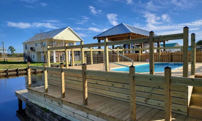 Shoreline Park Casa | Waterfront Comfort With Pool - Sleeps 8!