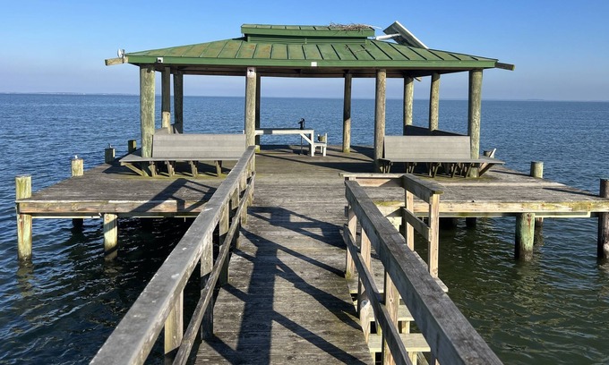 Shady Side Casa | Waterfront Community | Sleeps 6 | Game Room