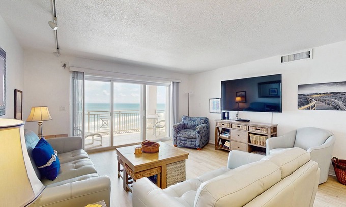 New Smyrna Beach Condominio | Waterfront condo with pool,beach access, and resort amenities