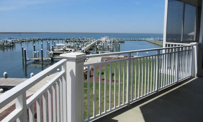 Crisfield Condominio | Waterfront Condo Getaway