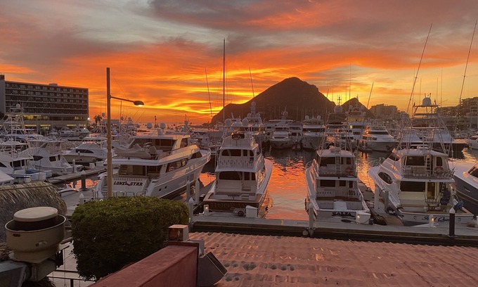 Centro Condominio | Waterfront condo on the marina