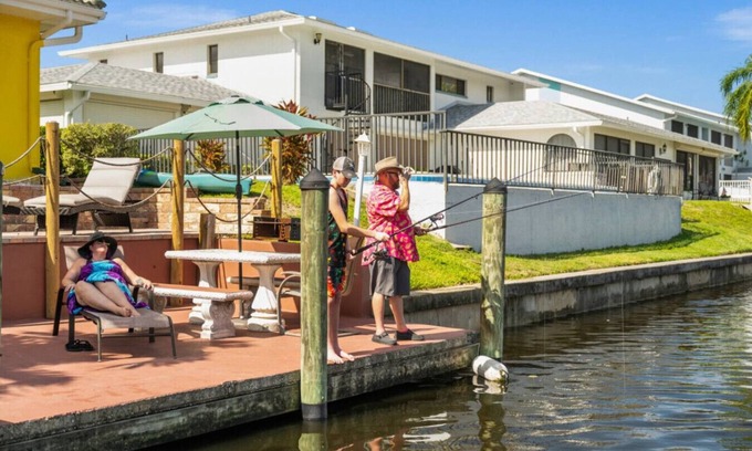 Caloosahatchee Condominio | Waterfront Condo with Pool & Boat Slip