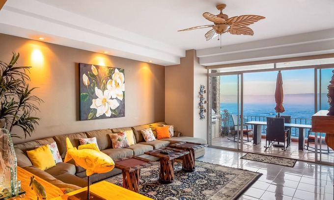 Playas de Rosarito Condominio | Waterfront condo with heated pool, hot tub, balcony, fireplace, & central AC