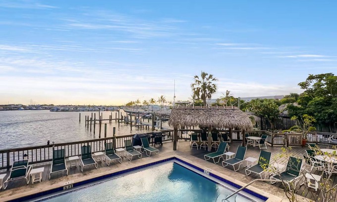 White Street Gallery District Condominio | Waterfront Condo with FREE Slip & Pool 2B/2B in Key West with AC