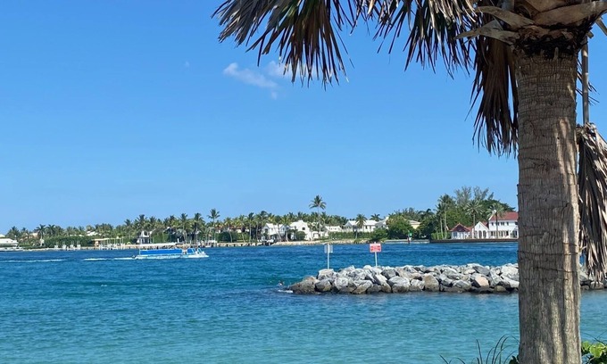Florida North Atlantic Coast Apartamento | Waterfront Corner 2bd/1ba Apt in NPB