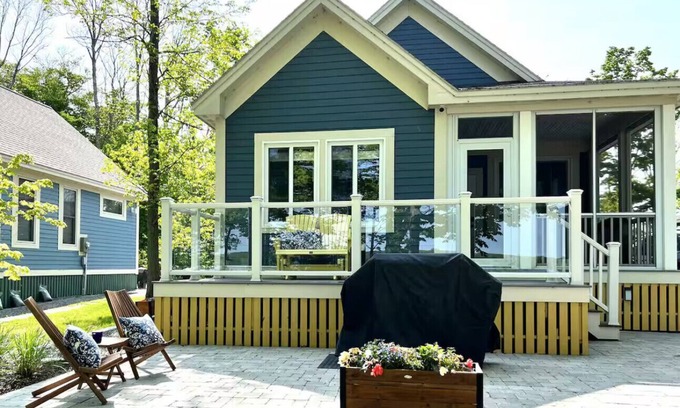 Cherry Valley Cabaña | Waterfront Cottage in Gated community resort.