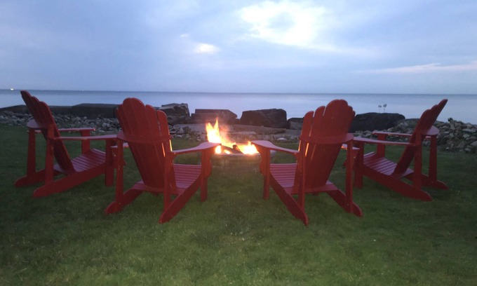 Pointe aux Roches Casa | Waterfront cottage on Lake St. Clair