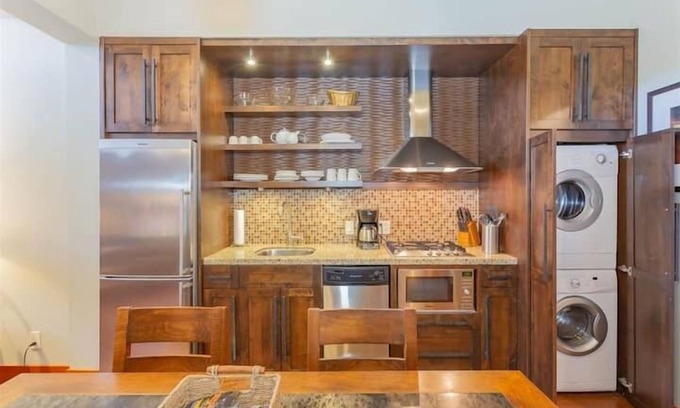 Mayne Island Casa | Waterfront Cottage - Mayne Island Resort
