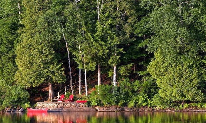 Port Sydney Casa | Waterfront Cottage, Firepit, BBQ, Dock w/Canoe & Kayaks, Port Sydney 5 min Drive