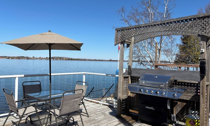 Scugog Cabaña | Waterfront Cottage - Fire Pit, Dock, 1Hr from Toronto, Stunning Sunset