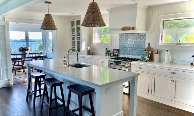 Laurel Casa | Waterfront Cottage in Long Island Wine Country