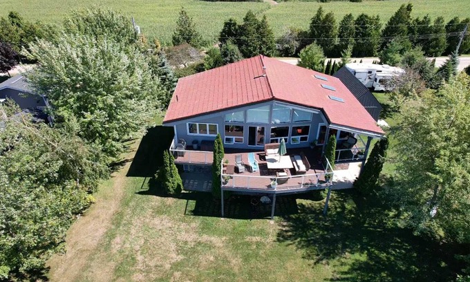 Ashfield-Colborne-Wawanosh Cabaña | Waterfront cottage LakeHuron Hotub/pets/outshower private beach 2-18 people