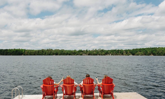 Frontenac Cabaña | Waterfront Cottage, No Weed Swimming, & Beautiful Sunsets on Buck Lake, Westport