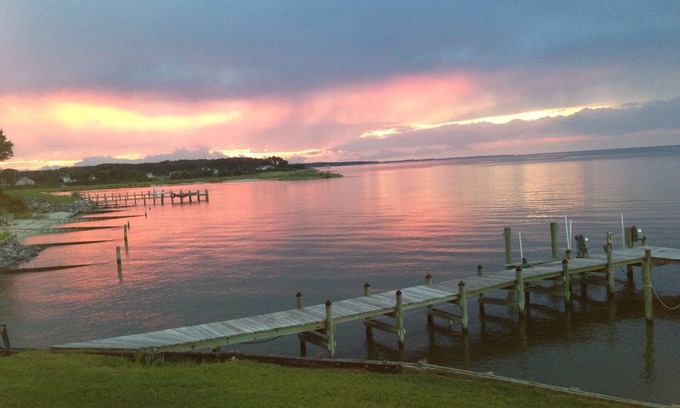 Edwardsville Cabaña | Waterfront Cottage On Candy Point: ¡ideal para familias y perros!