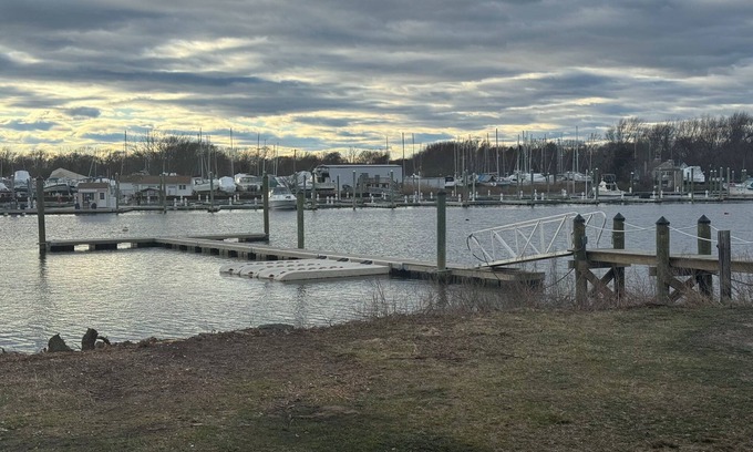 Warwick Cabaña | Waterfront cottage on Warwick Cove.