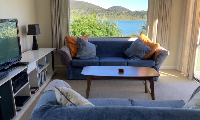 Parua Bay Cabaña | Waterfront Cottage Parua Bay. Beaches, mountains.Walking distance to shops