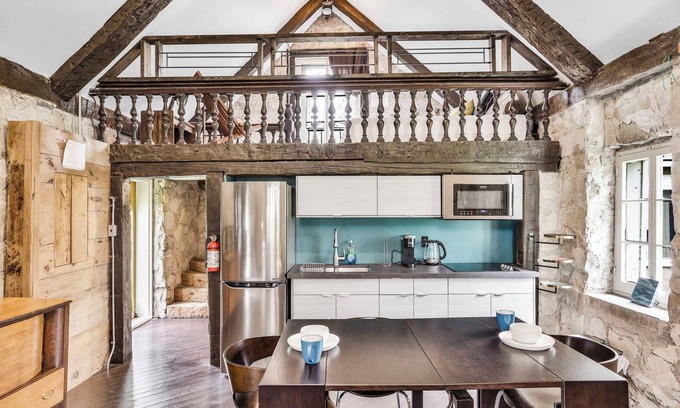 Fort Erie Casa | Waterfront Cottage | Private Beach & Sunset Views!