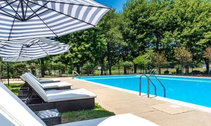 Royal Oak Casa | Waterfront Cottage Retreat on 18 Acre Farm, Pool