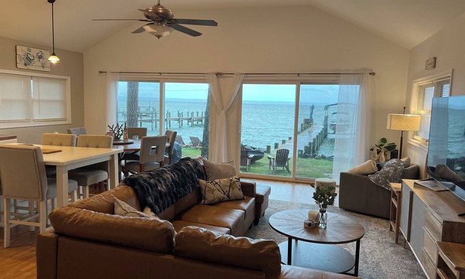 Cobb Island Casa | Waterfront Cottage with Pier & Boatlift on the Beautiful Potomac River
