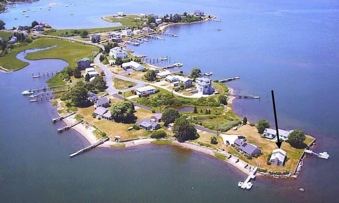 Narragansett Cabaña | Waterfront Cottage en Salt Pond en el corazón de Narragansett