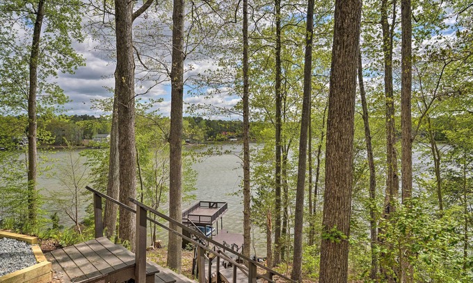 Bracey Cabaña | Waterfront Cottage w/ Boat Dock & 3 Decks!