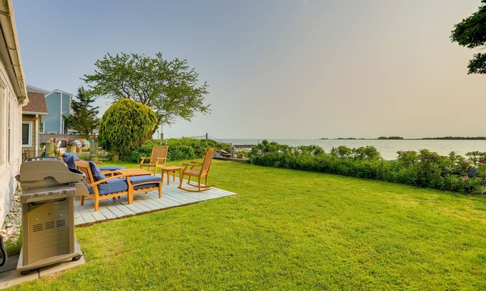 Clinton Cabaña | Waterfront Cottage w/ Sunroom + Patio & Grill
