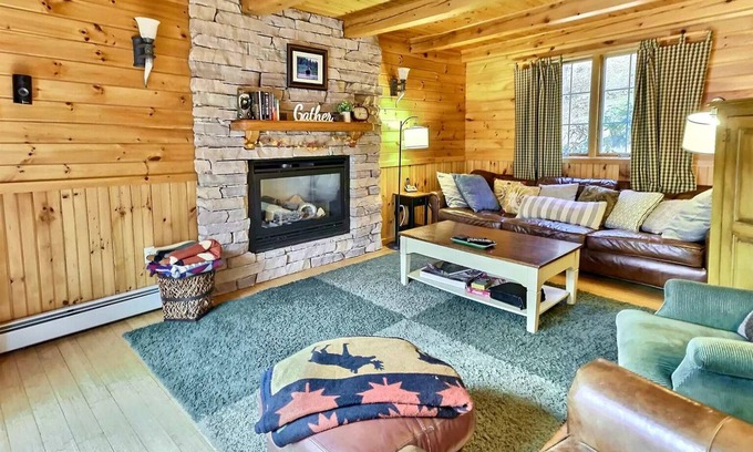 Newbury Cabina | Waterfront cozy cabin near Mt. & Lake Sunapee