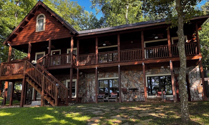 Leesville Cabina | Acogedor Log Cabin Lake House - The Sunset Cabin