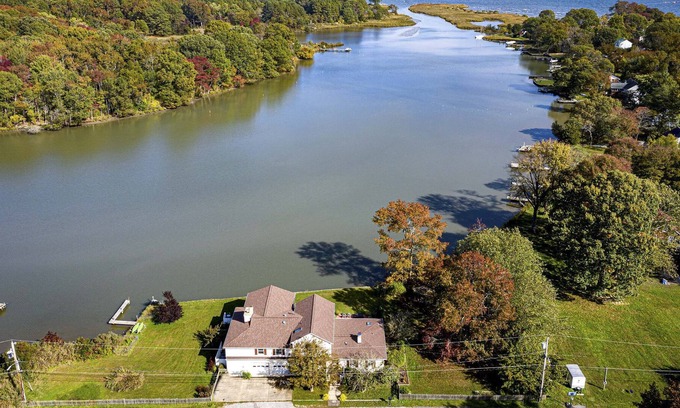 Deale Beach Casa | Waterfront Deale Home w/ Hot Tub + Bay Access