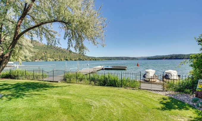 Tumtum Cabina | Waterfront Deck w/Fire Pit: Lake Spokane Gem!