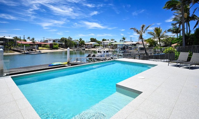 Buddina Casa | Waterfront Delight - Pool, Aircon ZG8