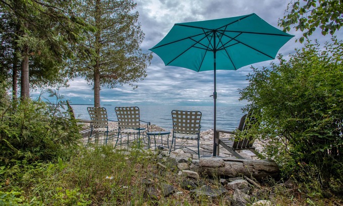 Idlewild Cabaña | Waterfront, Dog Friendly home near Sherwood Point Lighthouse